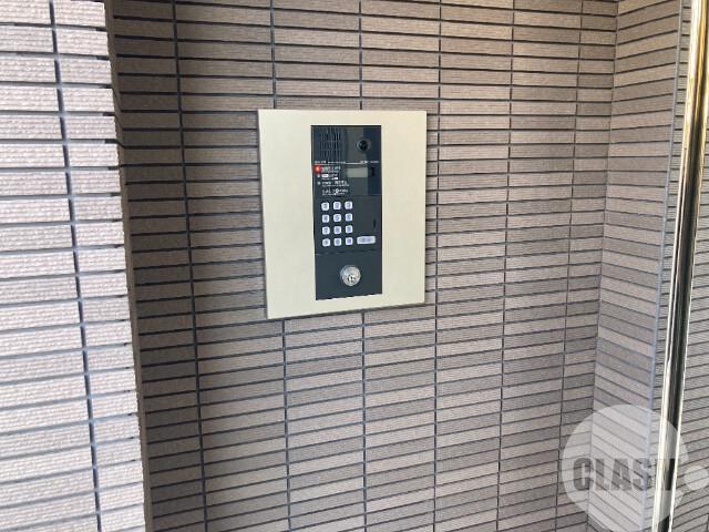 22/27 エントランス