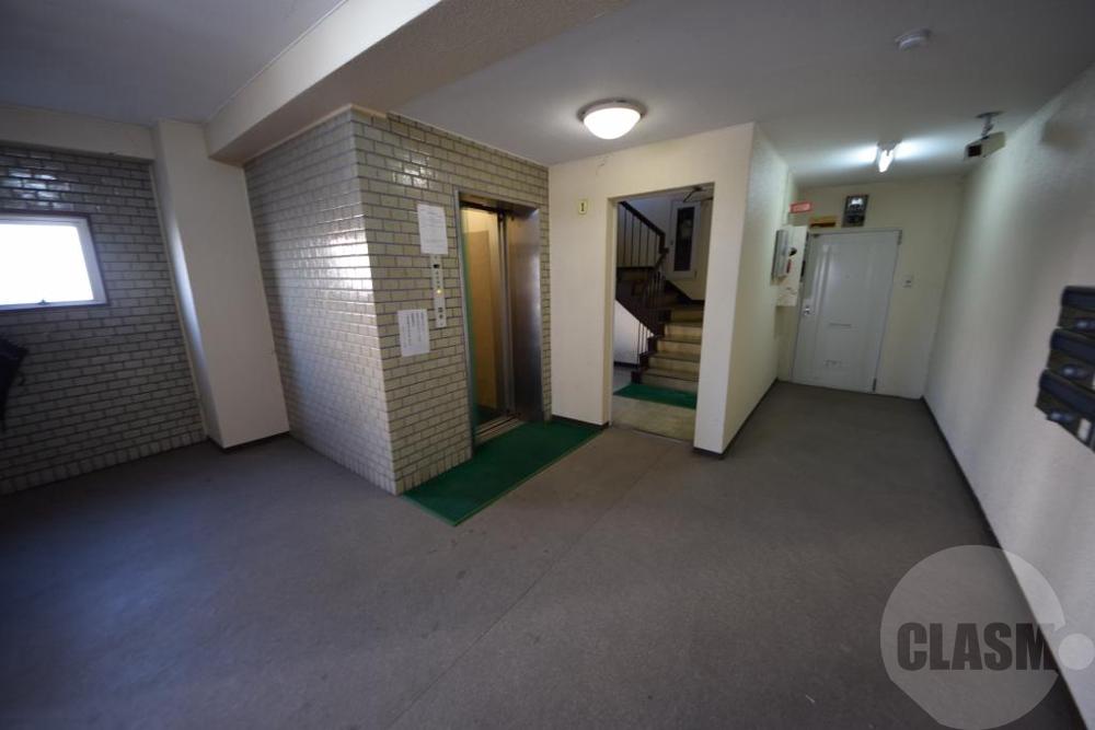 18/26 エントランス