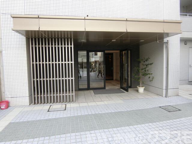 28/30 エントランス