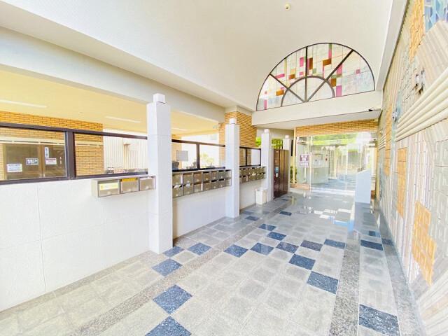 21/30 エントランス