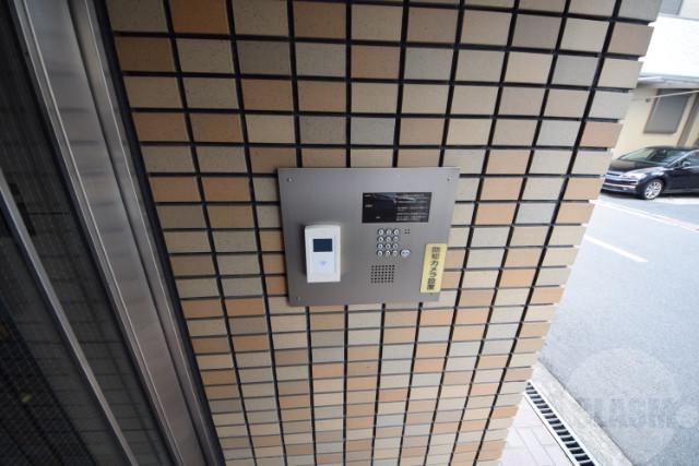 16/25 エントランス