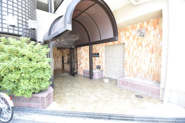 18/27 エントランス