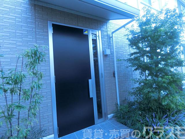 28/30 エントランス