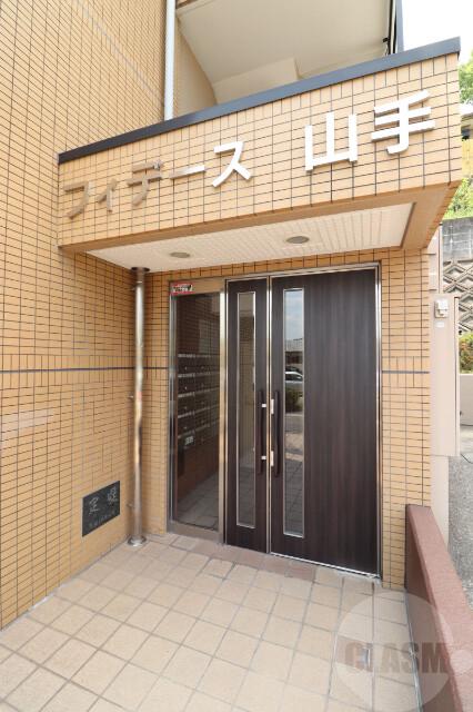 22/30 エントランス