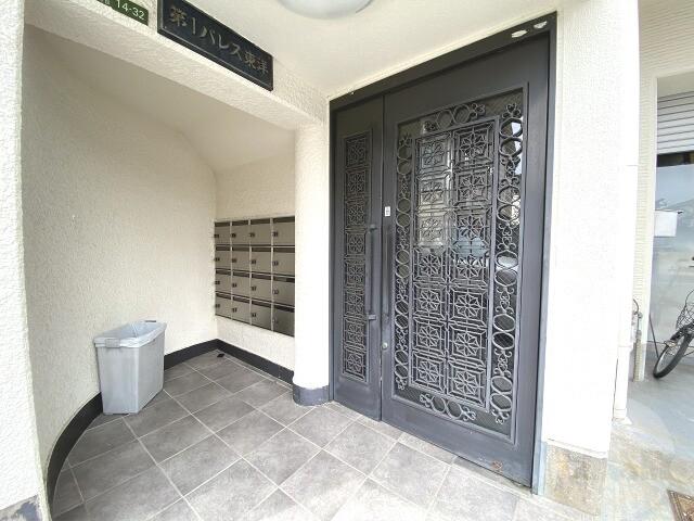 17/27 エントランス