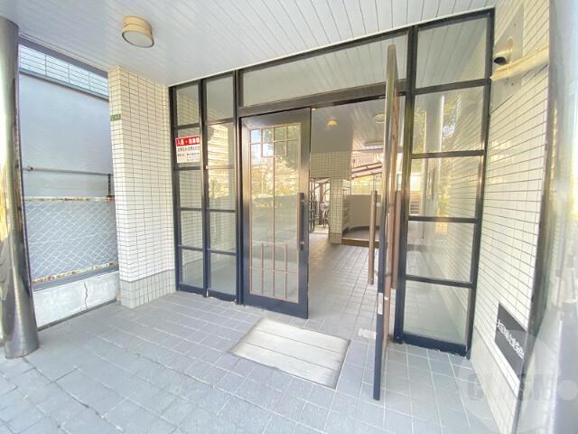 16/25 エントランス