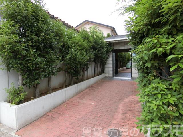 28/30 エントランス