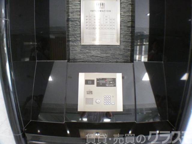 28/30 エントランス