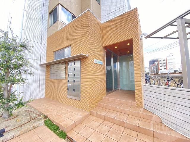 23/30 エントランス