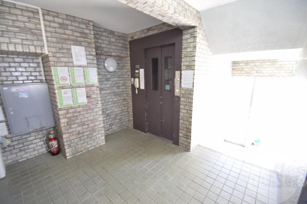 19/28 エントランス