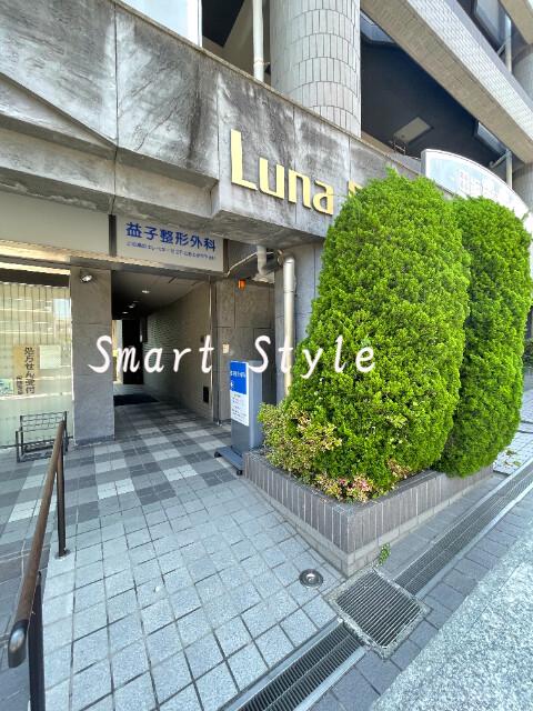 18/28 エントランス