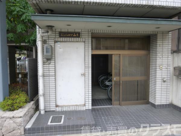 28/30 エントランス