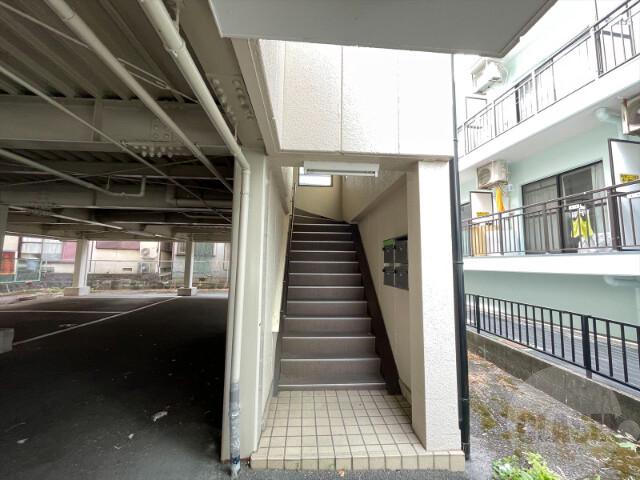 22/30 エントランス