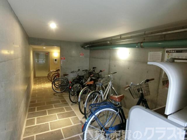 27/30 エントランス