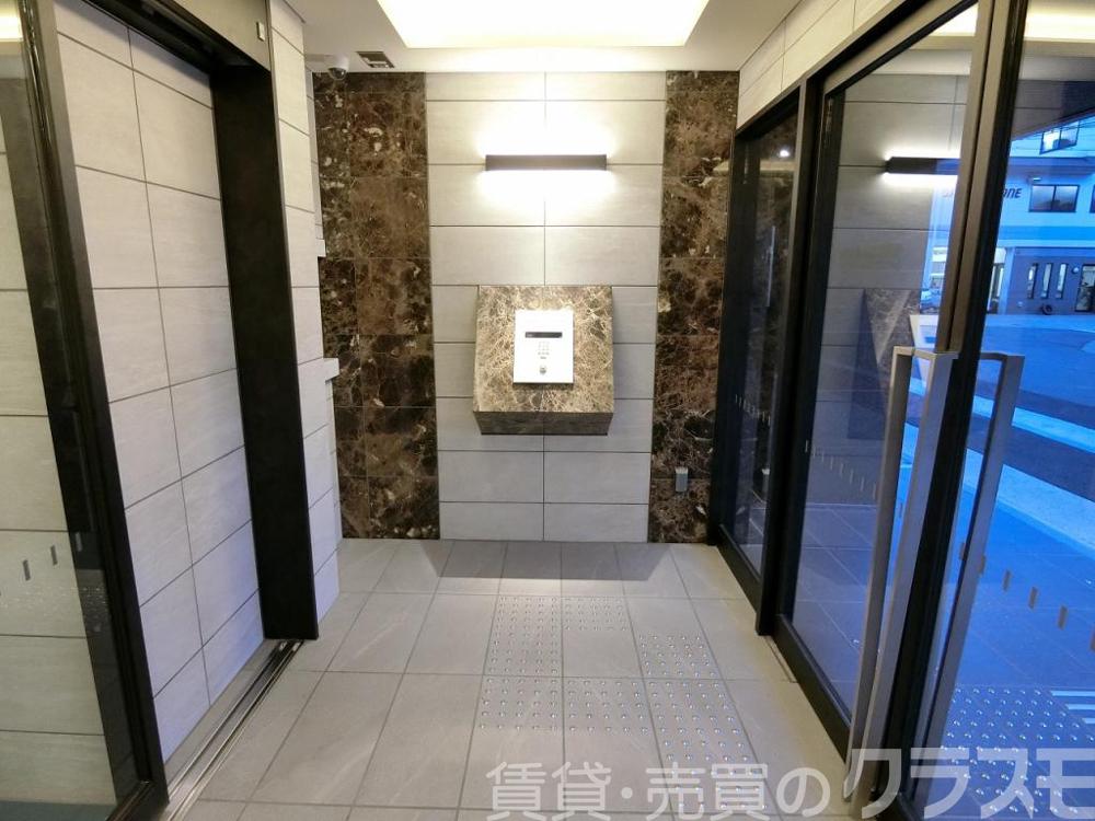 28/30 エントランス