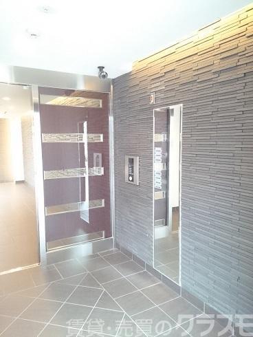 30/30 エントランス