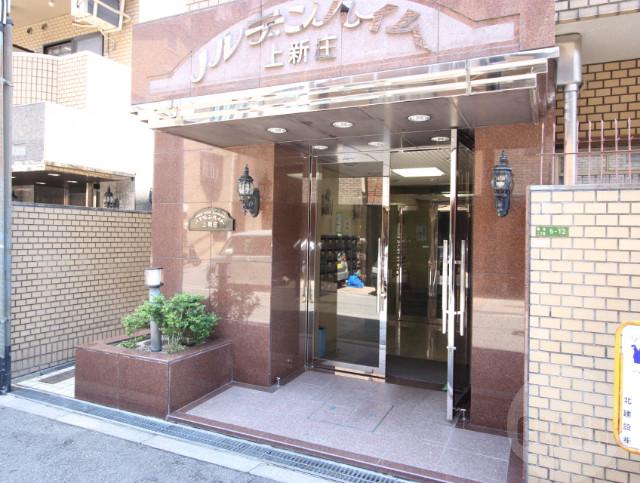 23/30 エントランス