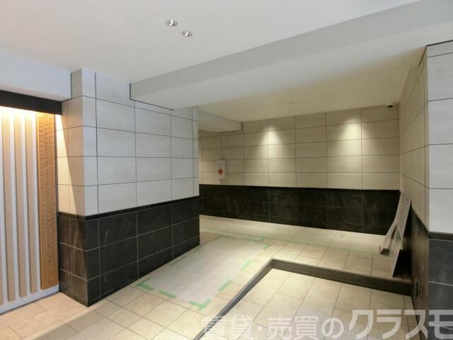 28/30 エントランス