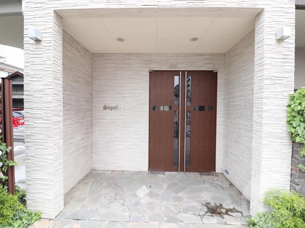 22/30 エントランス