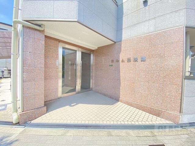 24/30 エントランス