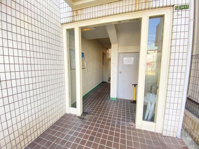 13/19 エントランス