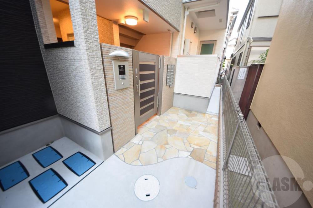 21/30 エントランス