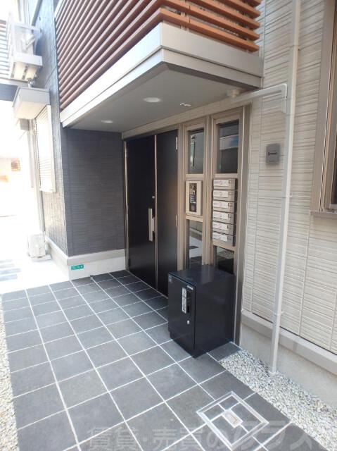 25/30 エントランス