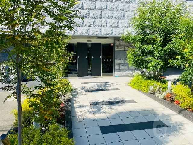 22/28 エントランス