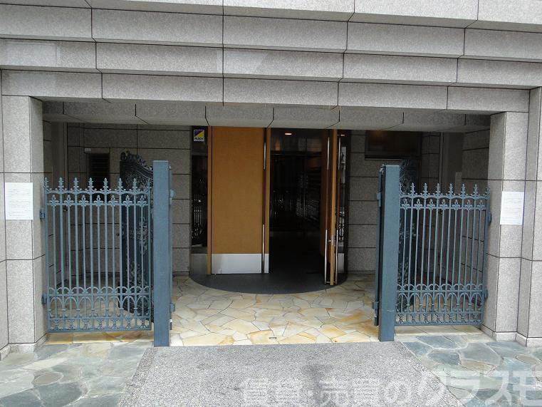 28/30 エントランス