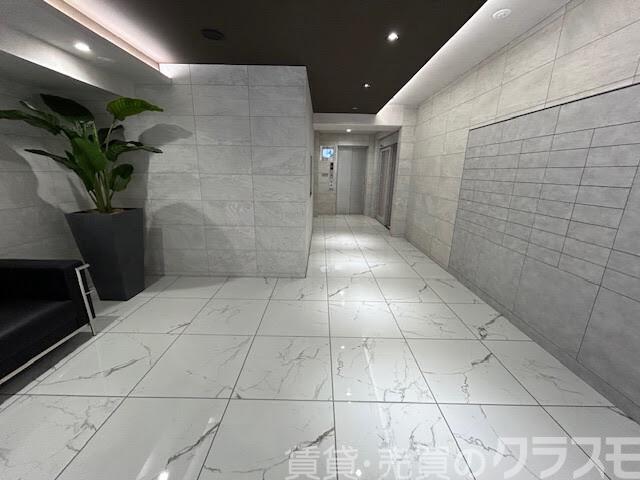 28/30 エントランス