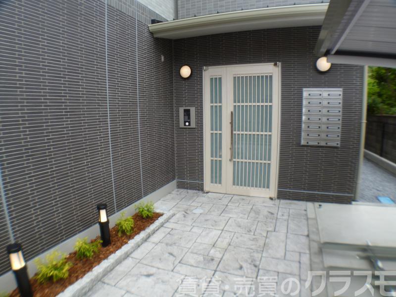 28/30 エントランス