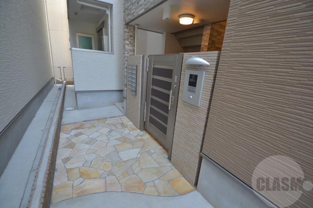 21/30 エントランス