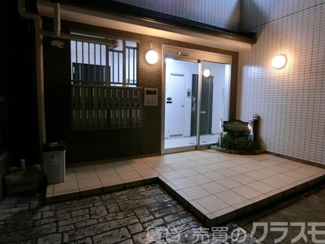 27/30 エントランス