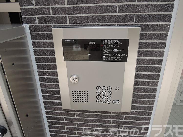 28/30 エントランス