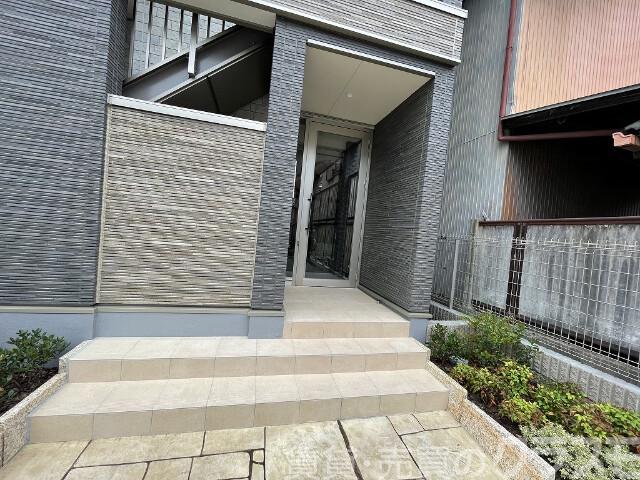 28/30 エントランス