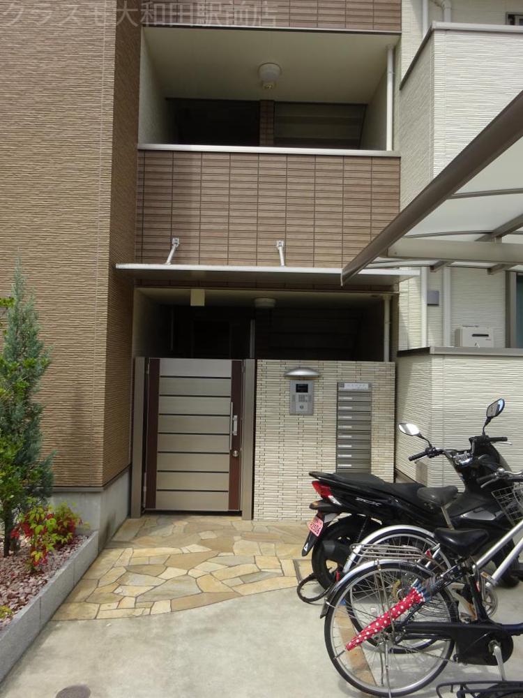 21/26 エントランス