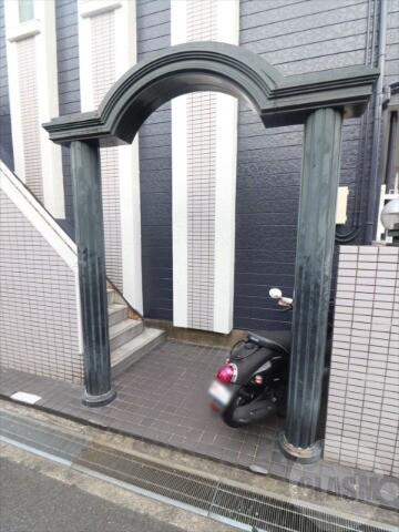 15/23 エントランス