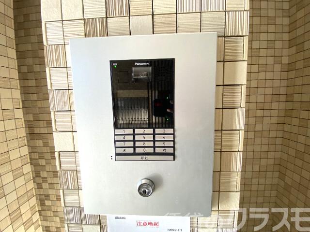 22/28 エントランス