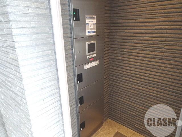 21/30 エントランス