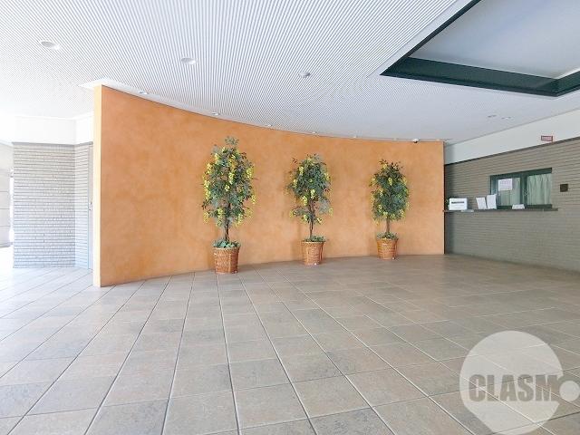 28/30 エントランス