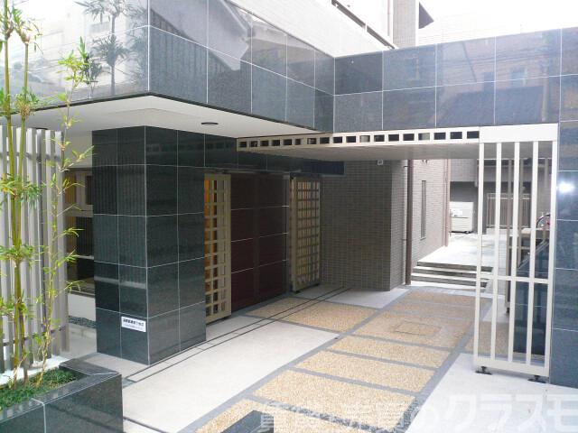 23/23 エントランス