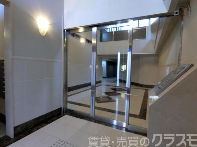 28/30 エントランス