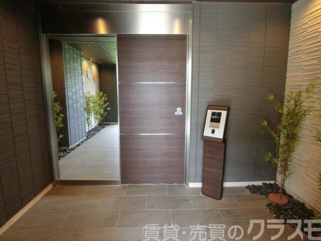 28/30 エントランス