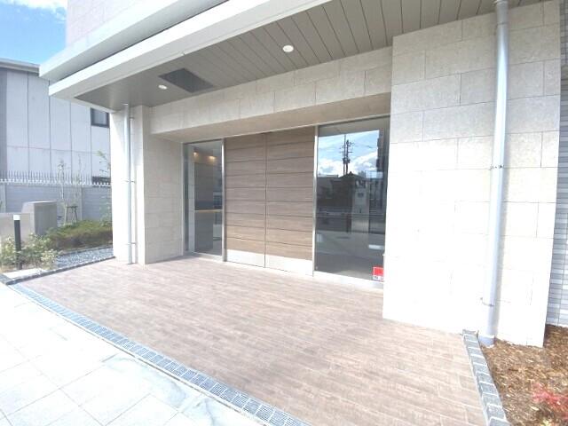 17/30 エントランス