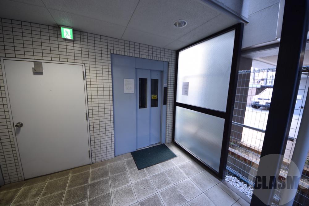 22/30 エントランス