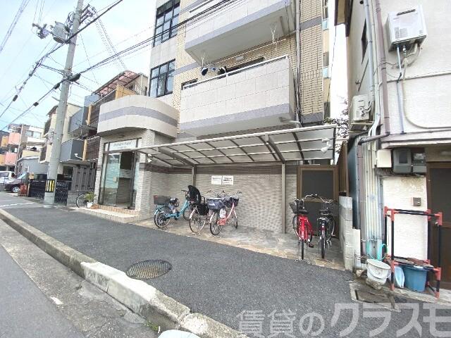 18/23 エントランス