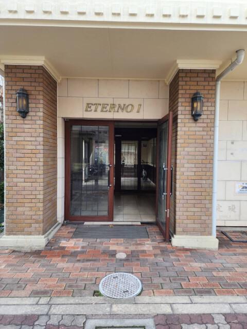 27/30 エントランス