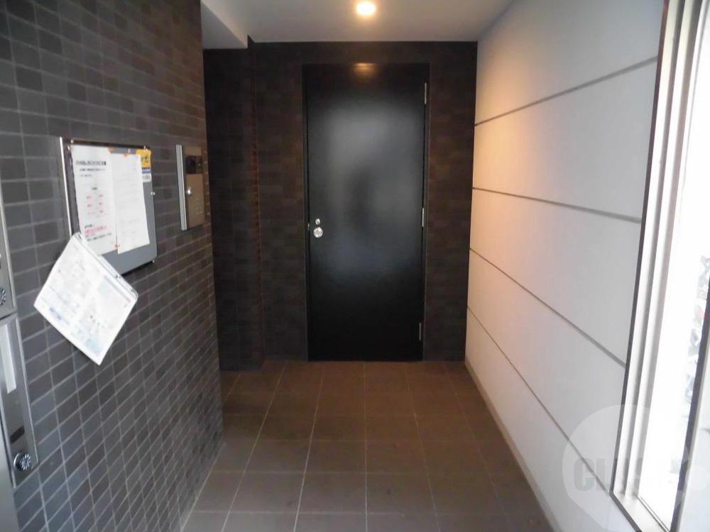 22/26 エントランス