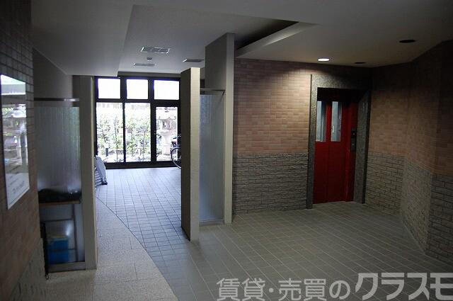 28/30 エントランス