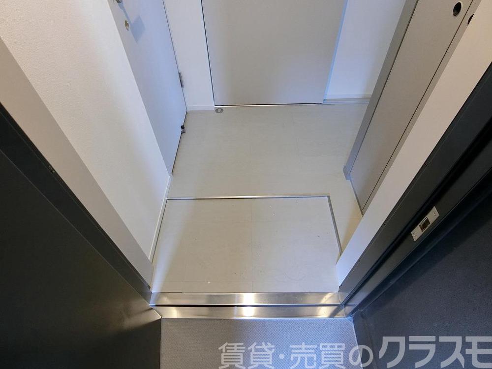 16/30 玄関